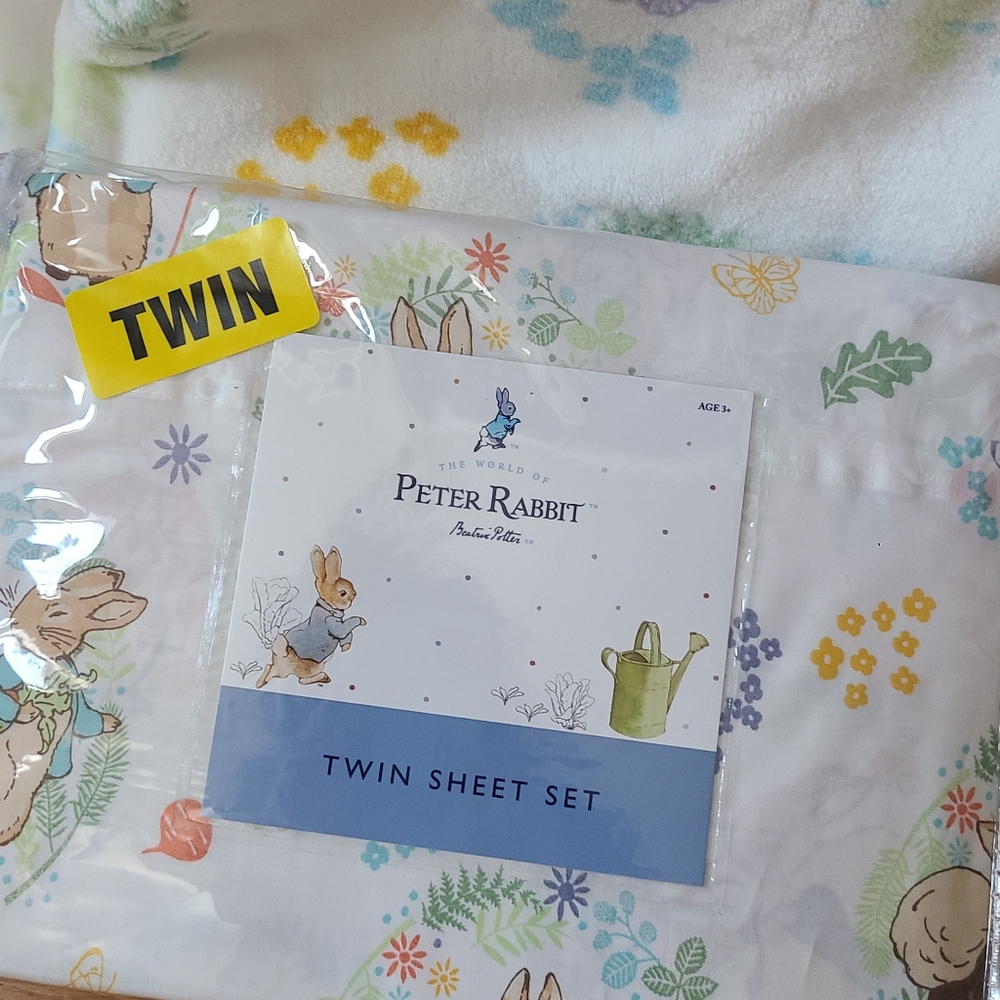 Peter Rabbit Blanket & Sheet Set 🥕 4 Piece Set - Picture 2 of 8